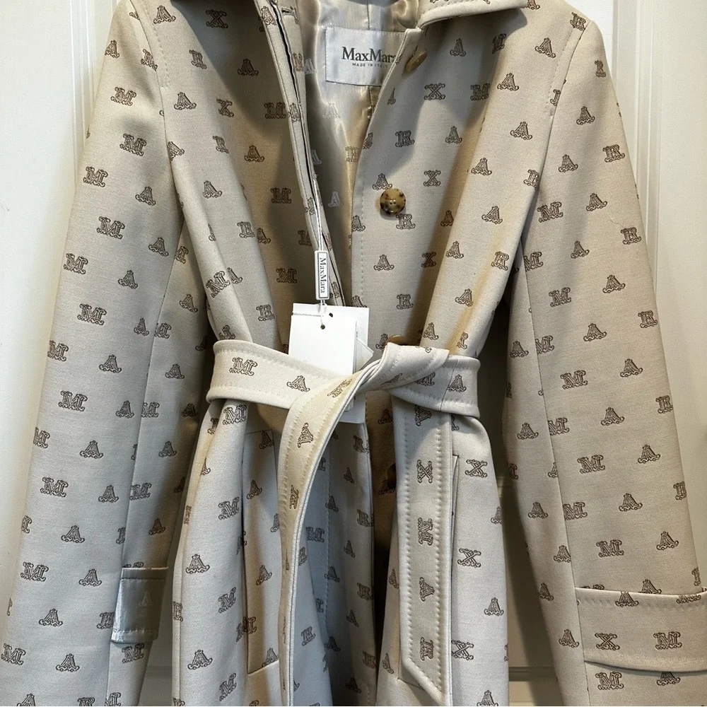 SOLD! MAX MARA FULL LOGO TRENCH COAT SIZE: US6 IT40 NEW WITH TAG FALL/WINTER - Picture 13 of 16